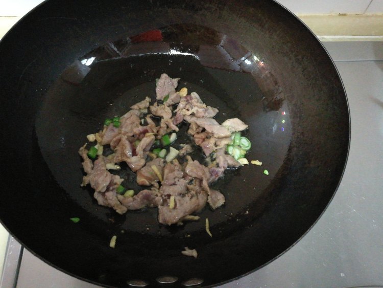 彩椒口蘑炒牛肉步骤5