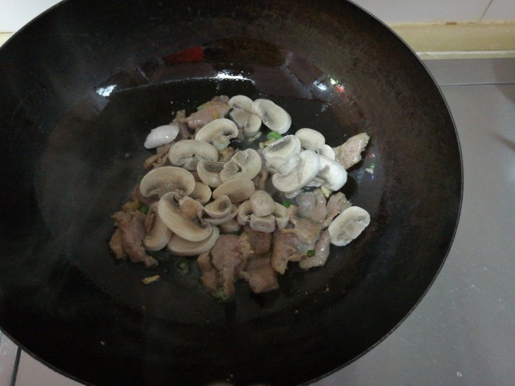 彩椒口蘑炒牛肉步骤6