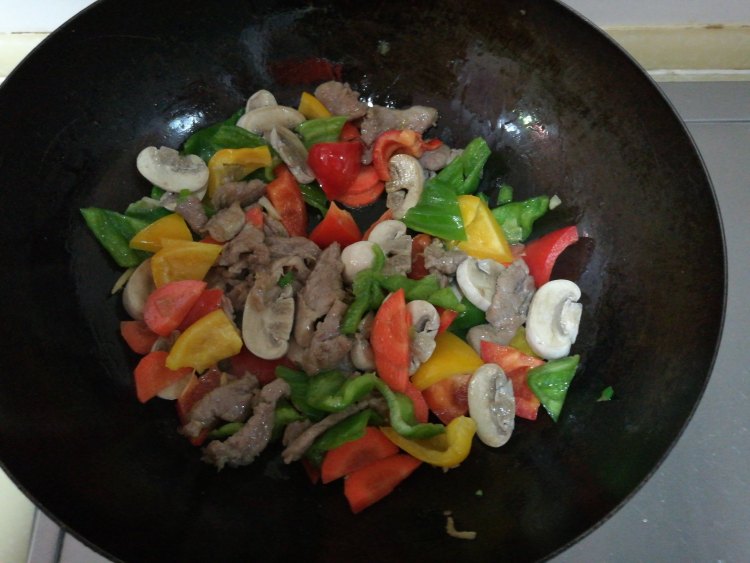 彩椒口蘑炒牛肉步骤8