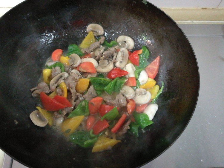 彩椒口蘑炒牛肉步骤10