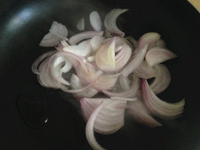 经典下饭菜——蒜苔炒步骤8