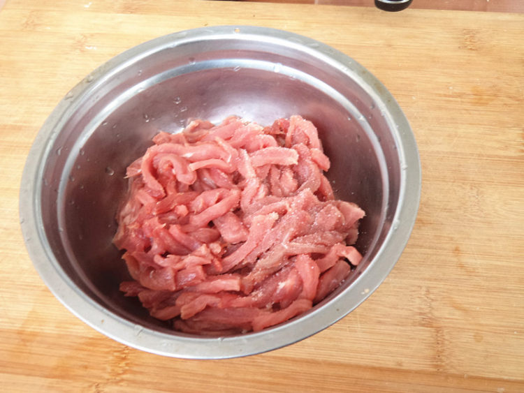 芫爆牛肉丝#本味家乡步骤2
