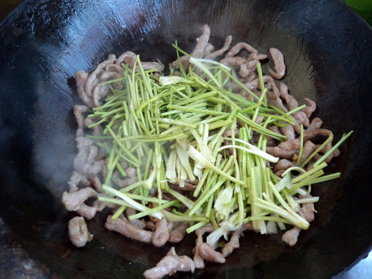 芫爆牛肉丝#本味家乡步骤9