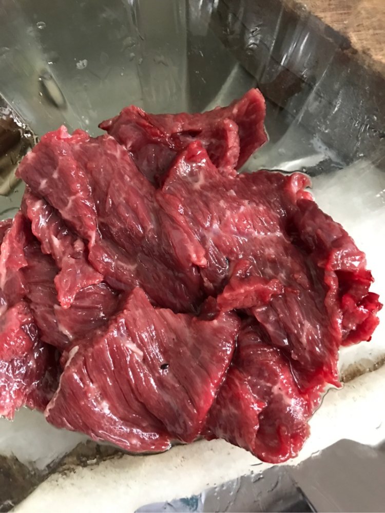 三椒炒牛肉步骤3