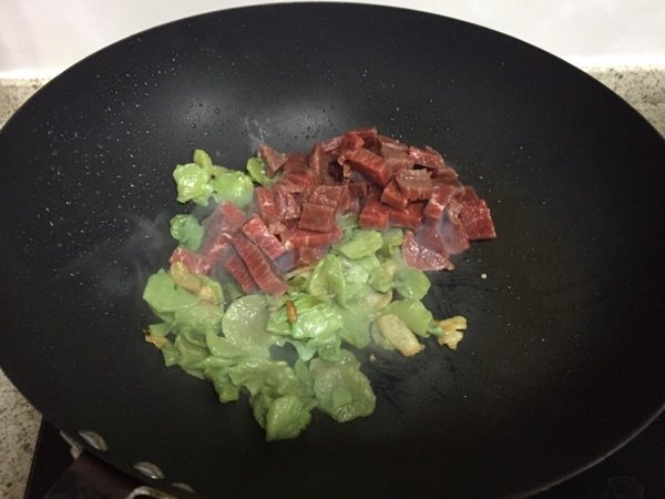 莴笋干炒牛肉步骤7