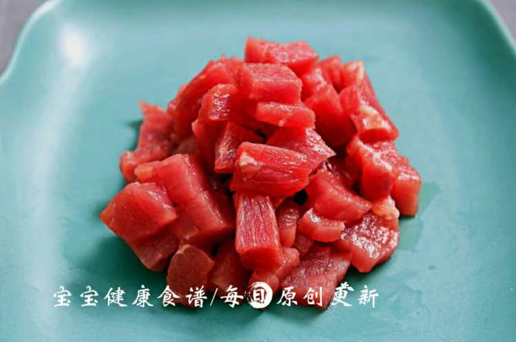 香菇萝卜炖牛腩步骤2
