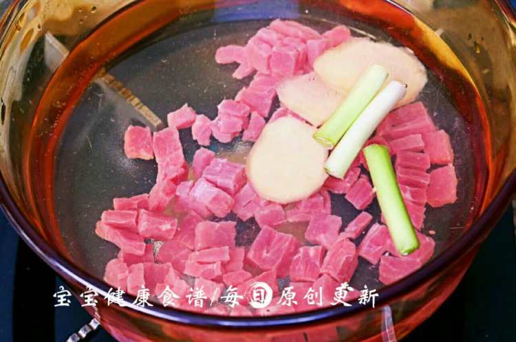 香菇萝卜炖牛腩步骤3
