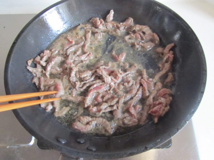 牛肉青椒萝卜丝步骤5