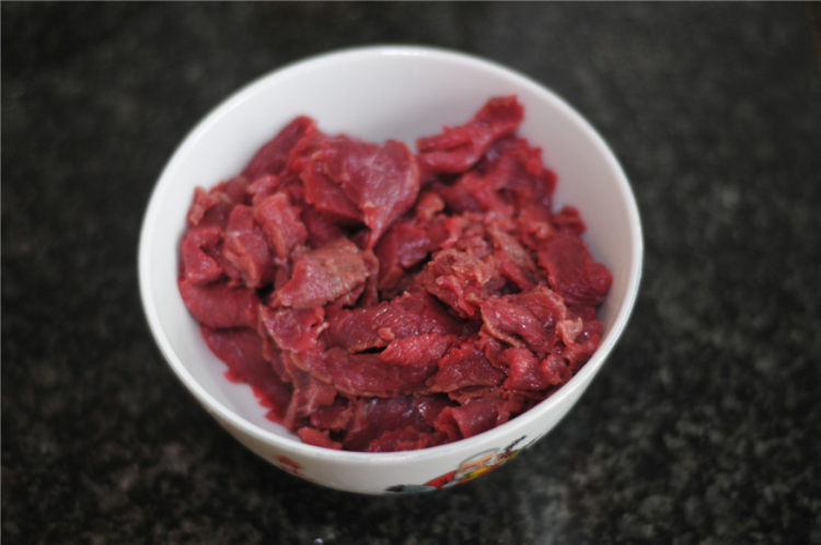 香辣牛肉片步骤1