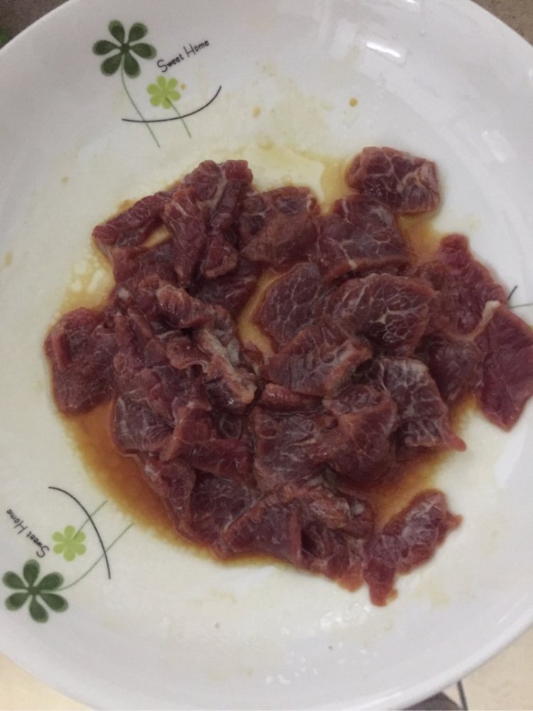 酸豆角炒牛肉步骤2