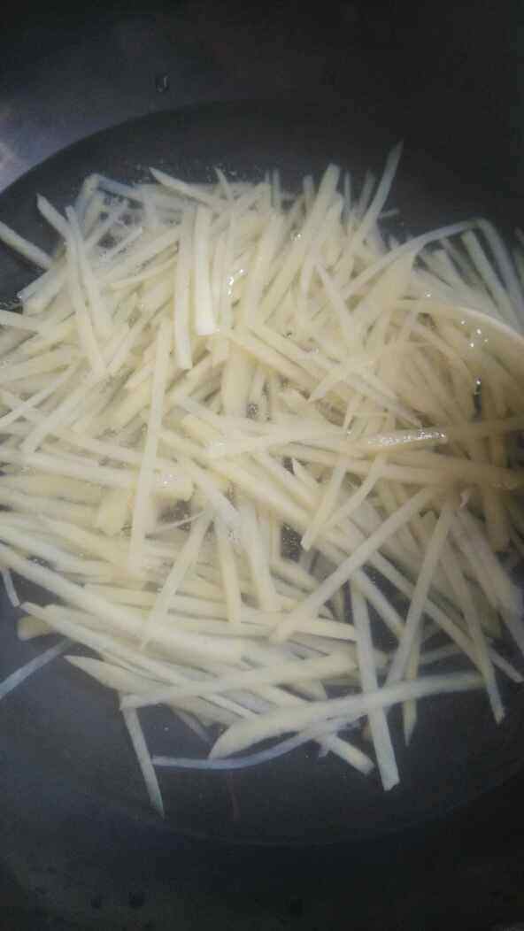 土豆丝炒牛肉步骤2