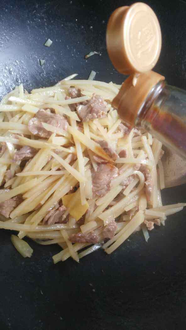 土豆丝炒牛肉步骤10