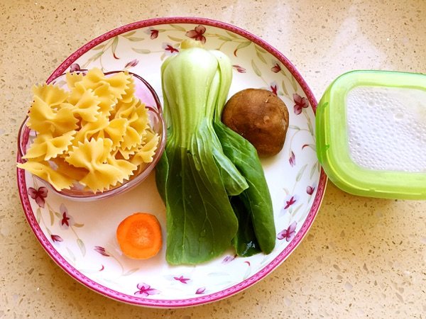 牛肉蝴蝶结意面步骤1