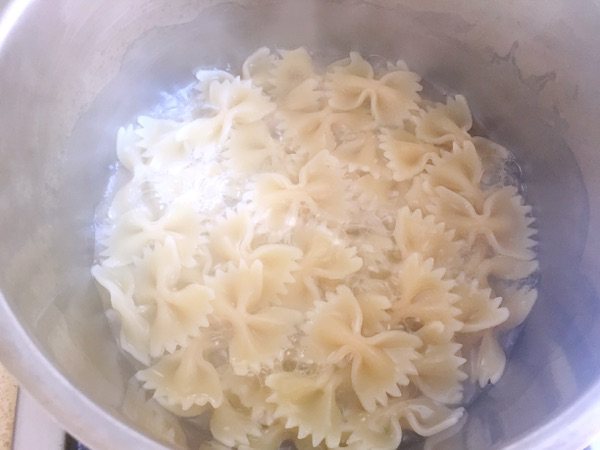 牛肉蝴蝶结意面步骤6