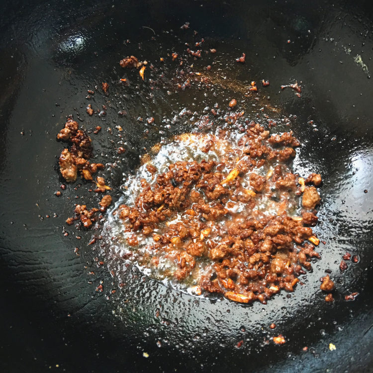 牛肉味噌拉面步骤6