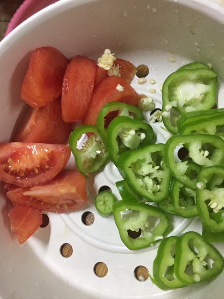 番茄青椒烩牛肉步骤1