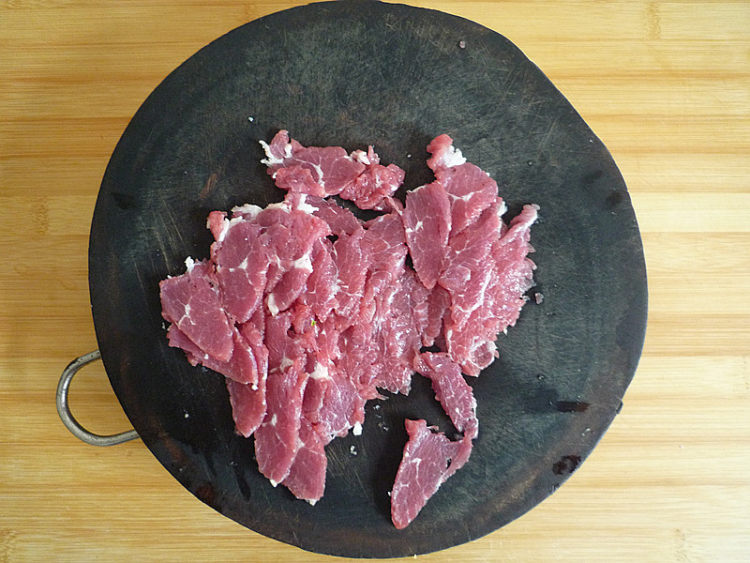 金针菇蒸牛肉步骤2
