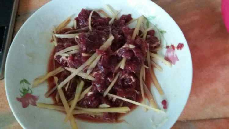 西红柿炒牛肉步骤1
