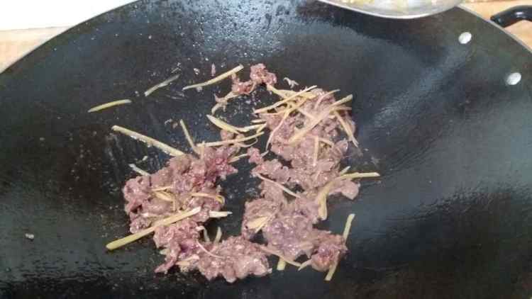西红柿炒牛肉步骤7