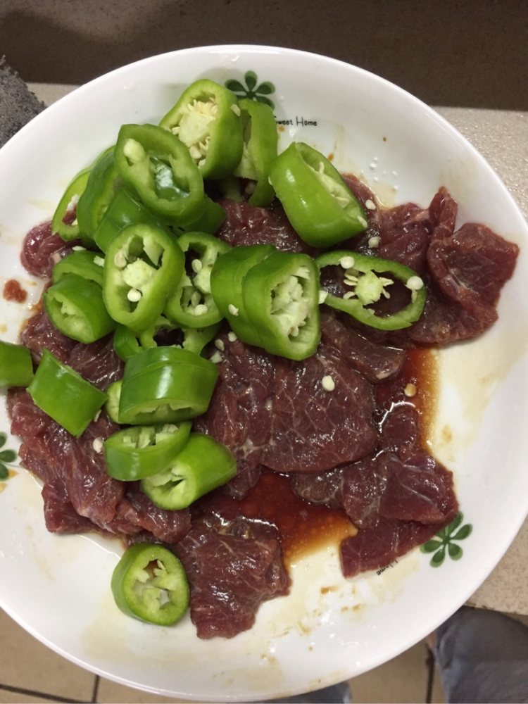 尖椒苦瓜炒牛肉步骤1