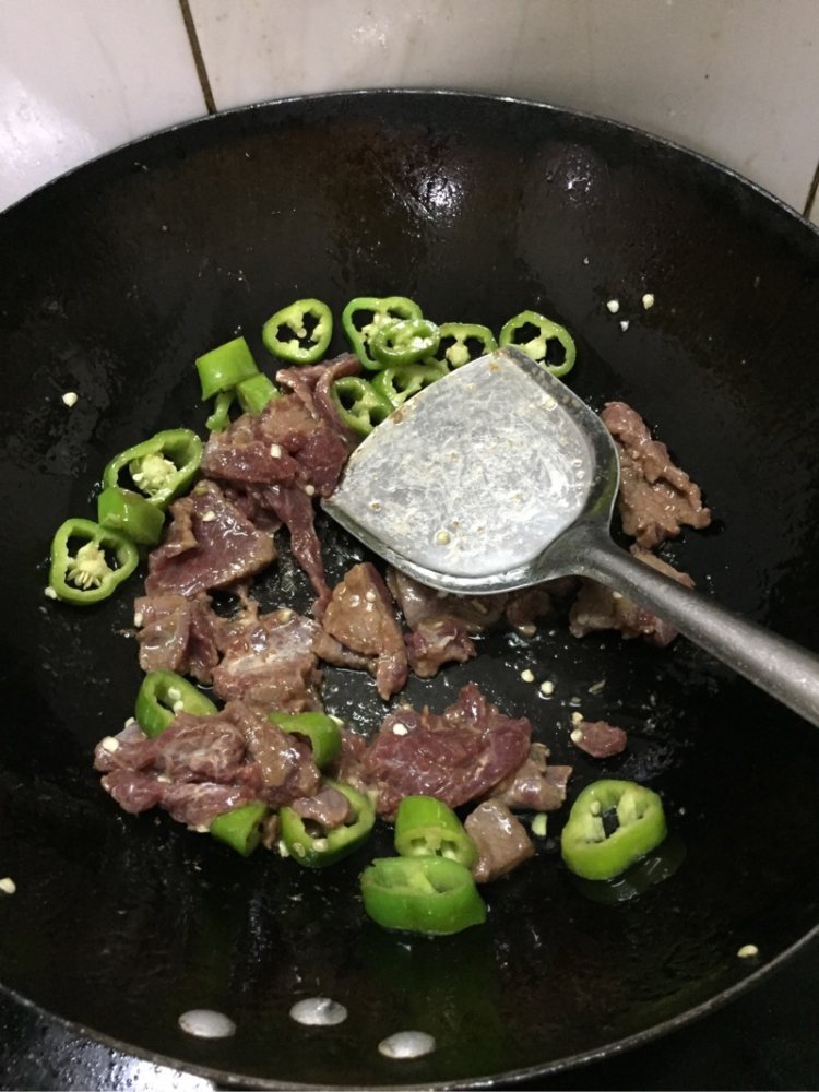 尖椒苦瓜炒牛肉步骤5