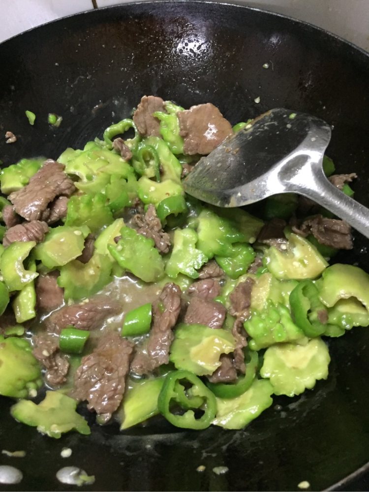 尖椒苦瓜炒牛肉步骤7