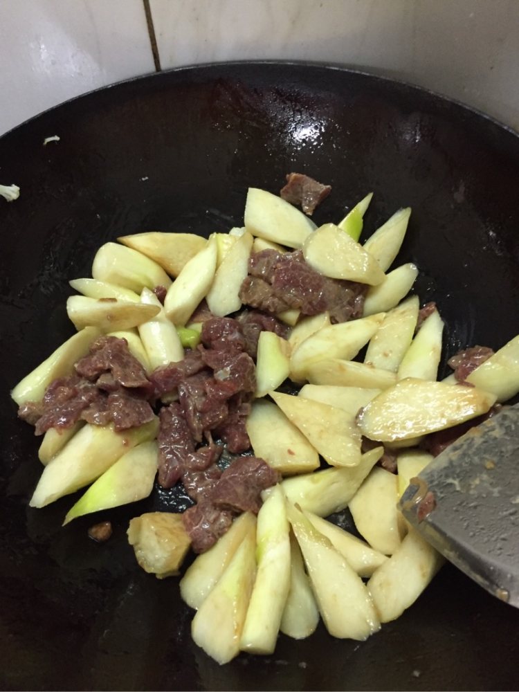 茭白炒牛肉步骤6