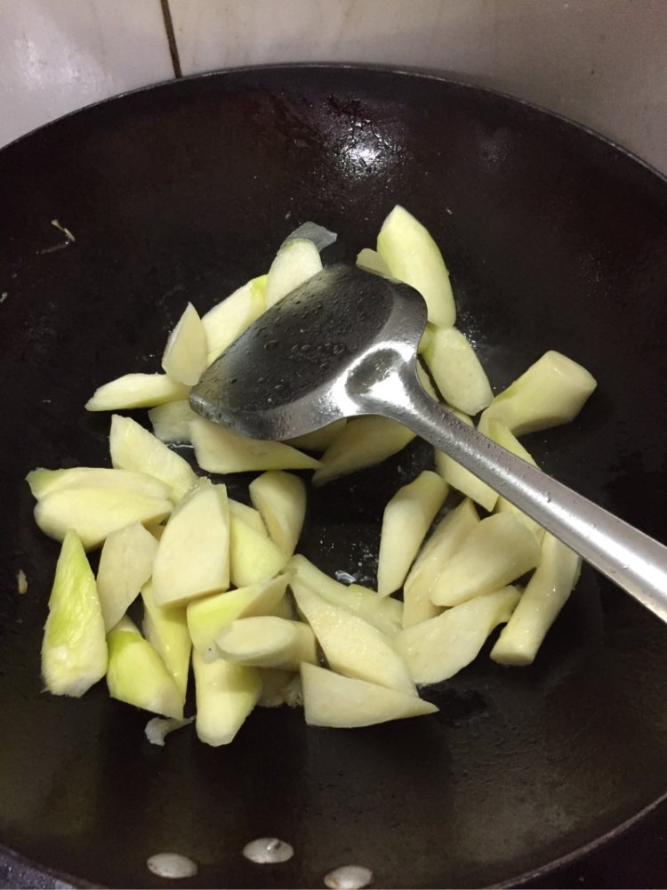 茭白炒牛肉步骤5