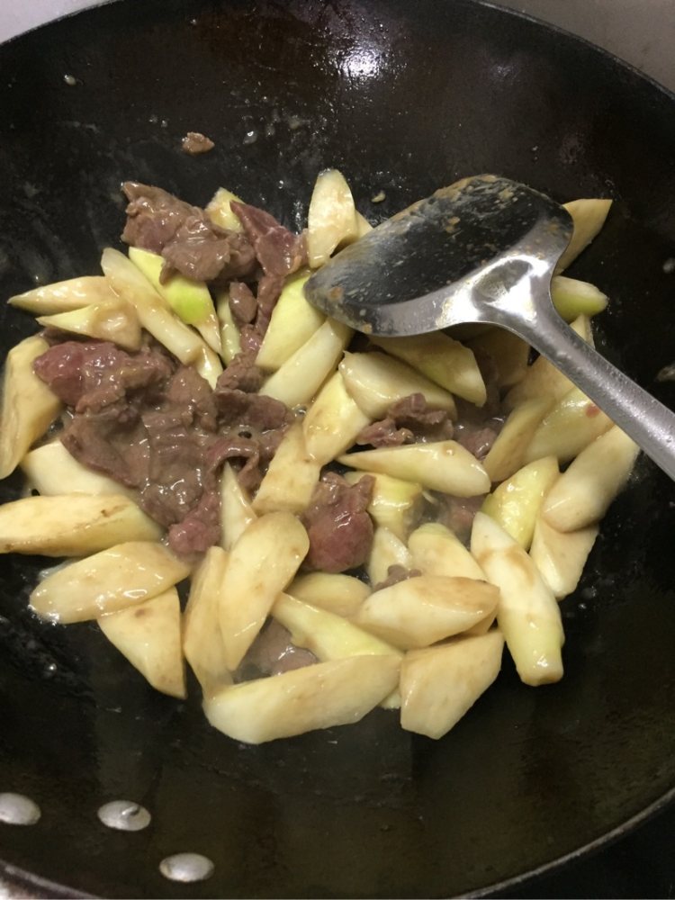 茭白炒牛肉步骤7