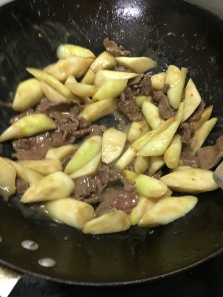 茭白炒牛肉步骤8