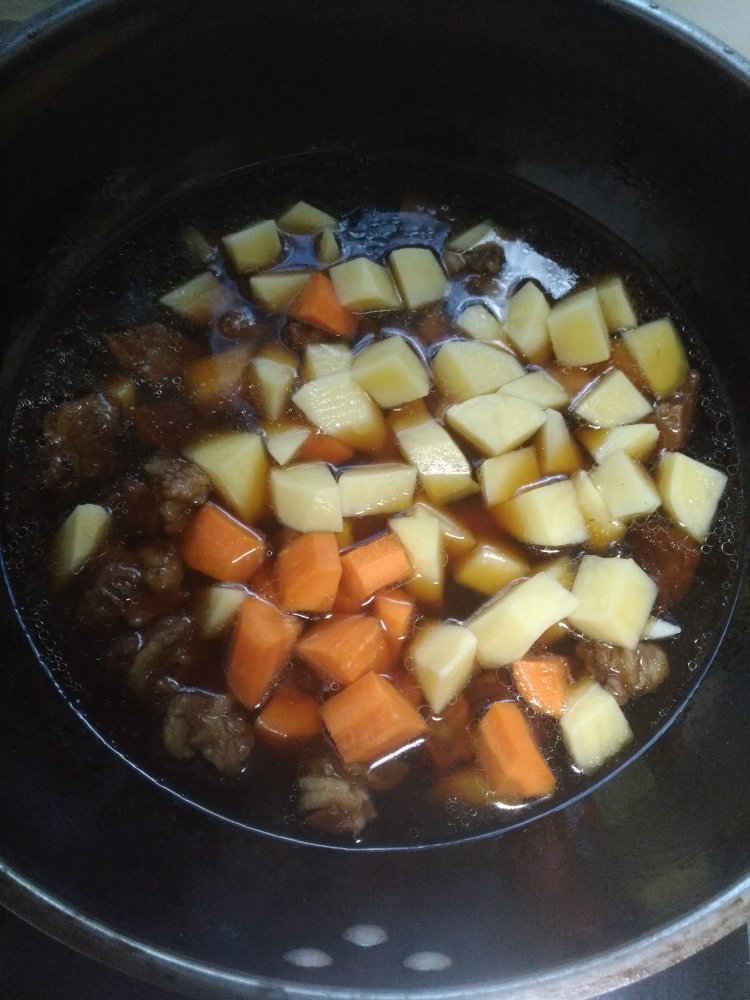 牛肉炖土豆胡萝卜步骤6