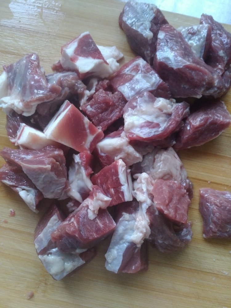 牛肉炖土豆胡萝卜步骤1