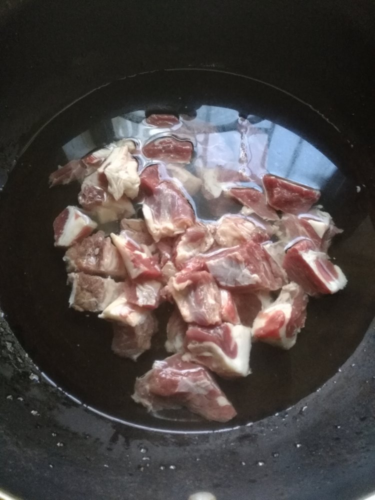 牛肉炖土豆胡萝卜步骤2