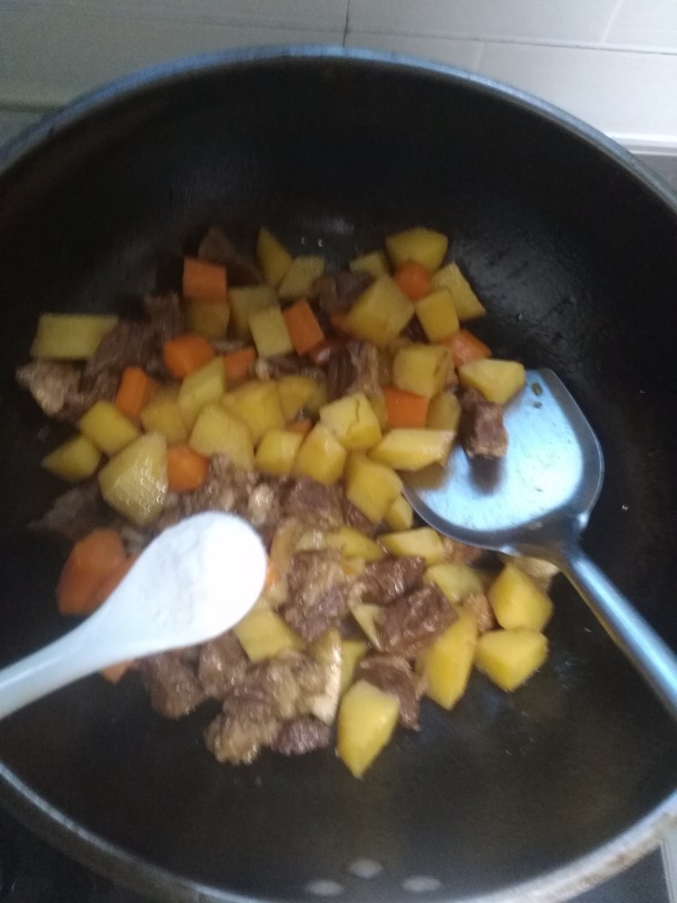 牛肉炖土豆胡萝卜步骤7