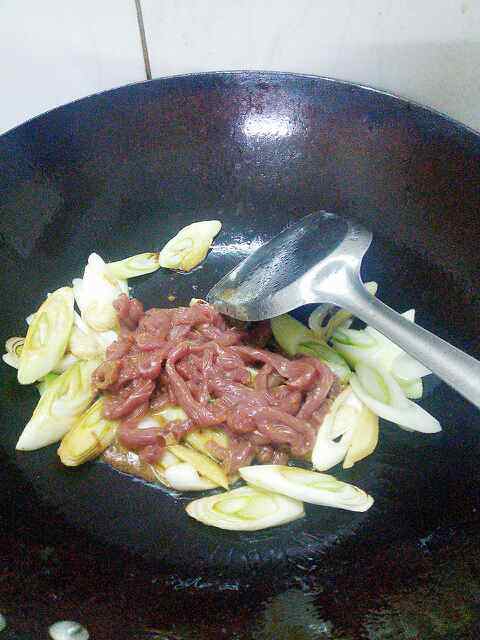 大葱炒牛肉丝步骤4