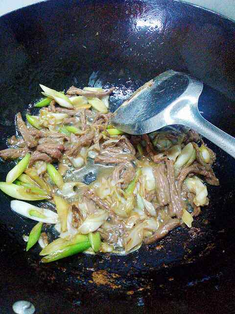 大葱炒牛肉丝步骤5