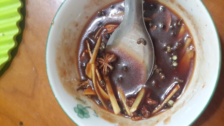 酱汁牛肉盖饭步骤1