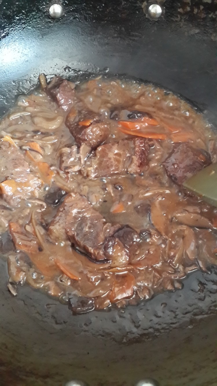 酱汁牛肉盖饭步骤3