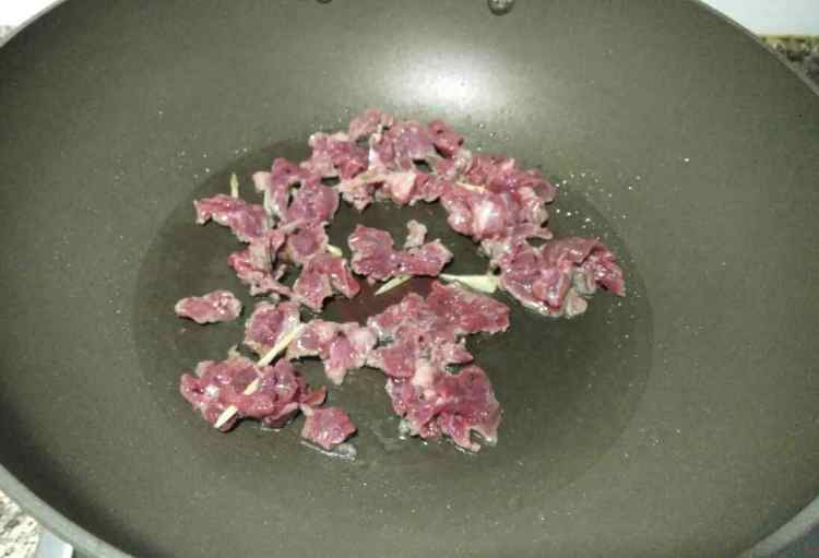 胡萝卜炒牛肉步骤6