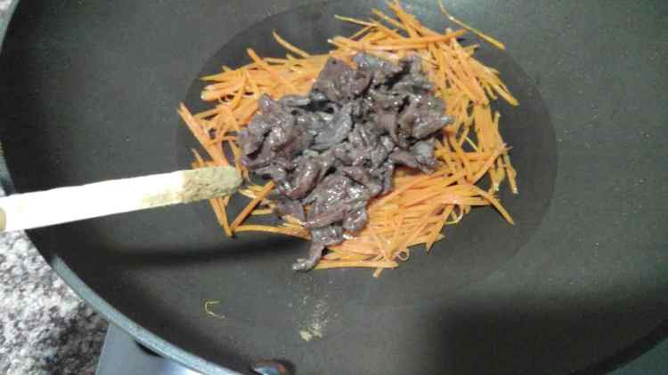 胡萝卜炒牛肉步骤9