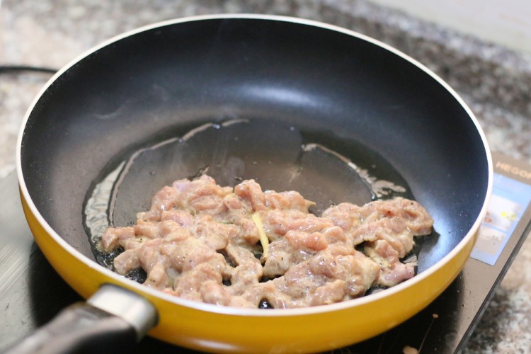 黑椒牛肉炒洋葱步骤6