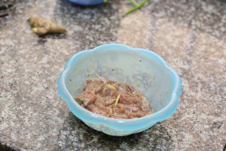 黑椒牛肉炒洋葱步骤5