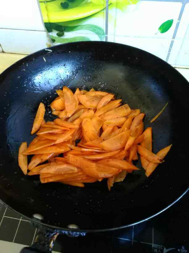 胡萝卜蒜苗炒牛肉步骤9