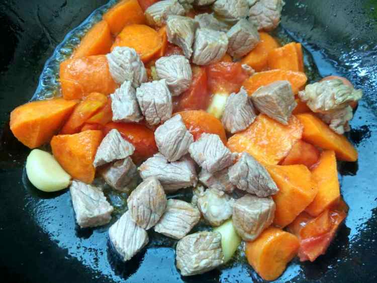 番茄胡萝卜炖牛肉步骤6