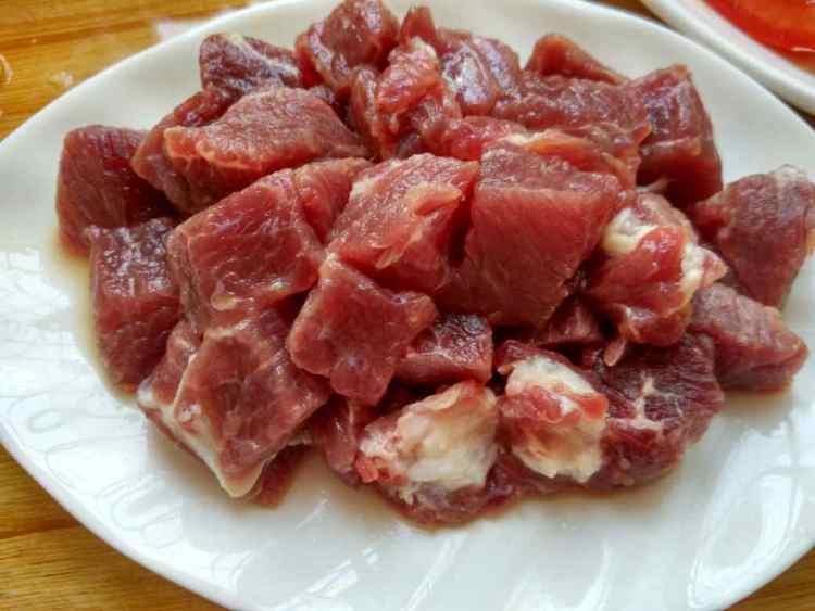番茄胡萝卜炖牛肉步骤2