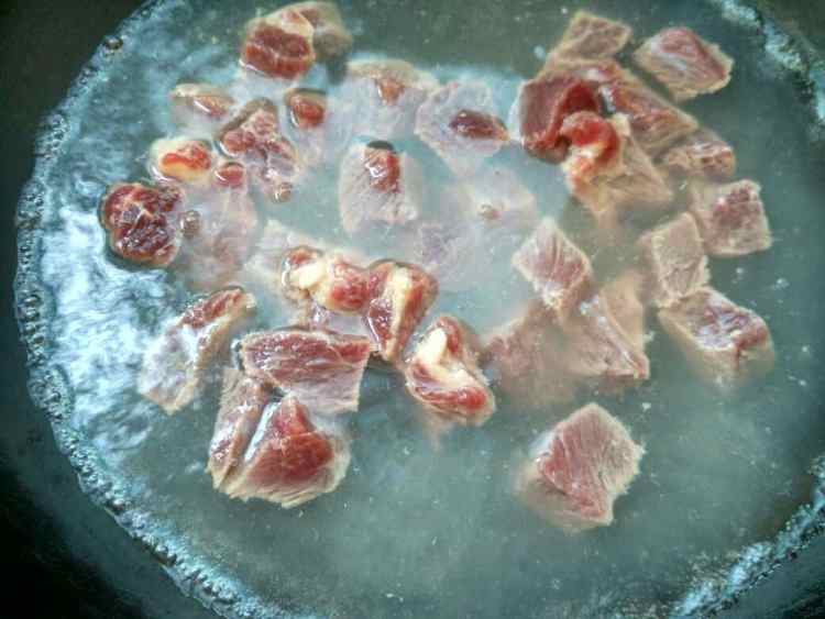 番茄胡萝卜炖牛肉步骤3