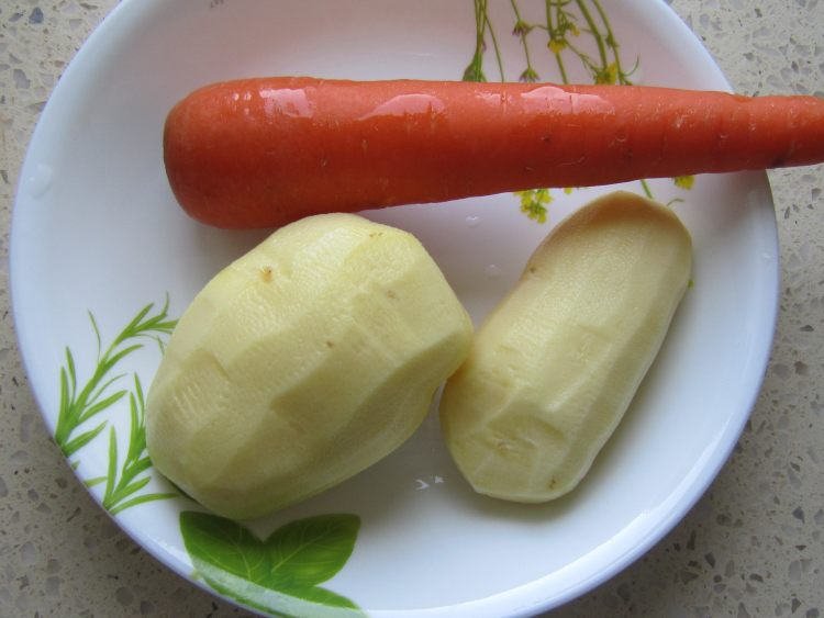 胡萝卜土豆烧牛肉步骤2