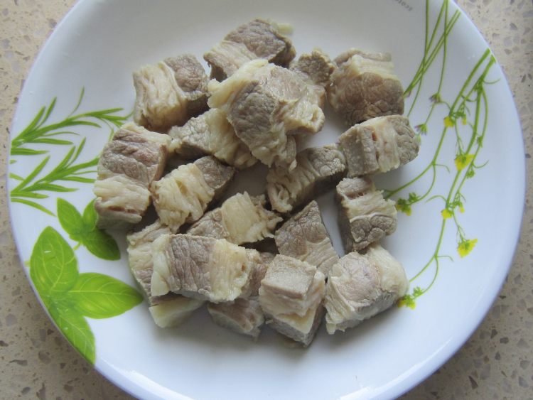 胡萝卜土豆烧牛肉步骤3