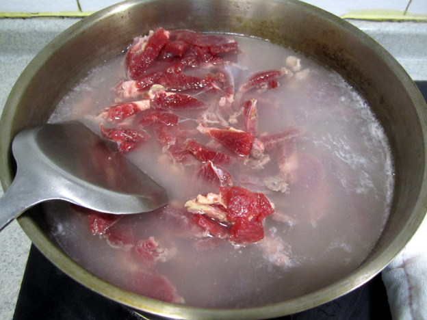 锅仔牛肉炖萝卜步骤2