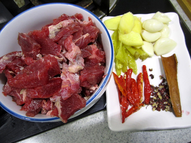 锅仔牛肉炖萝卜步骤1